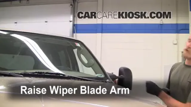 2005 Ford Excursion Limited 6.8L V10 Escobillas de limpiaparabrisas delantero Cambiar escobillas de limpiaparabrisas